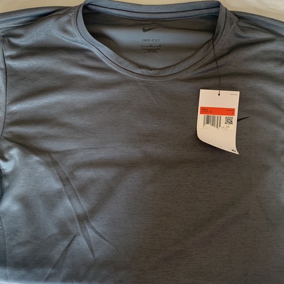 Nike Dri-Fit Training Shirt - Picture 2 of 5